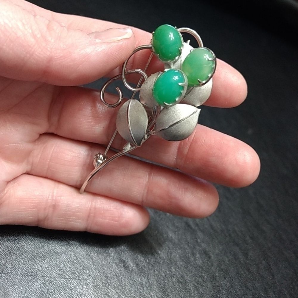 Vintage silver tone green jade brooch